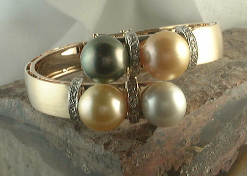 4-Pearl Bracelet